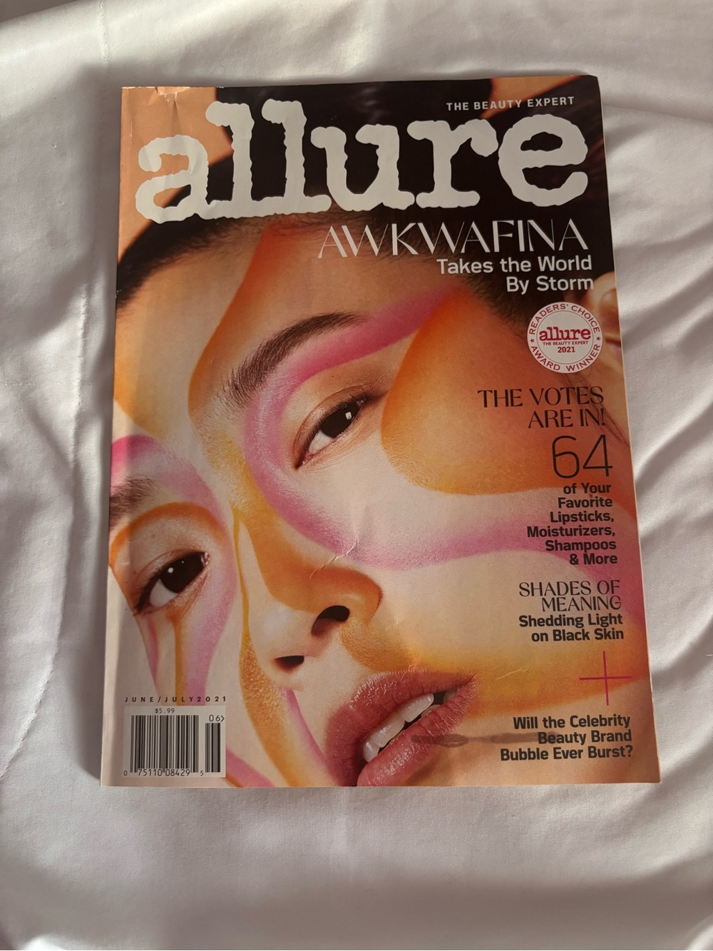 Rare Allure Magazine Bundle (2) - 2021 Awkwafina & 2020 Kesewa Aboah Back Issues - Picture 5 of 15